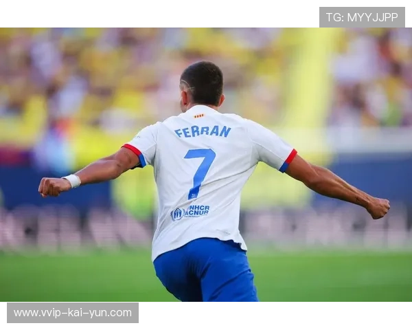 费兰托雷斯直塞点燃禁区混战,巴萨率先获得良机 费兰托雷斯直塞点燃禁区混战,巴萨率先获得良机