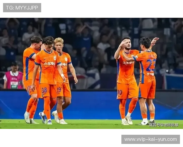 山东泰山转换节奏异常迅速,中场完全被打开 山东泰山转换节奏异常迅速,中场完全被打开