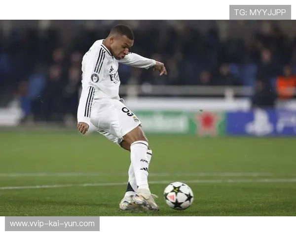 皇马拟在战术板上增加更多边路变奏以提升穿透