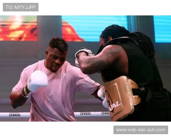 拳击重炮出击震得对手脚步踉跄:一副手套引爆训练的爆发力 拳击重炮出击震得对手脚步踉跄:一副手套引爆训练的爆发力