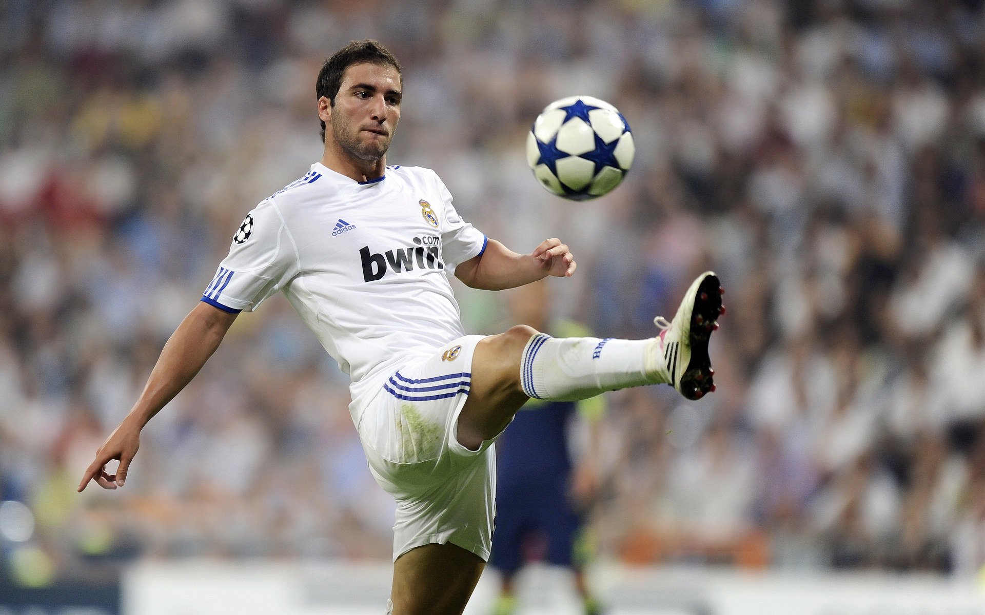 今日足球赛事推荐大全，今日足球比赛比分推荐